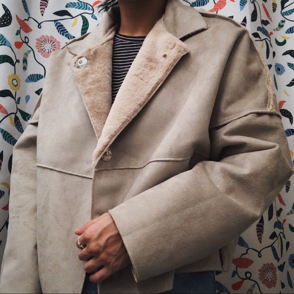 UO REVERSIBLE FAUX FUR JACKET - Picture 2 of 11